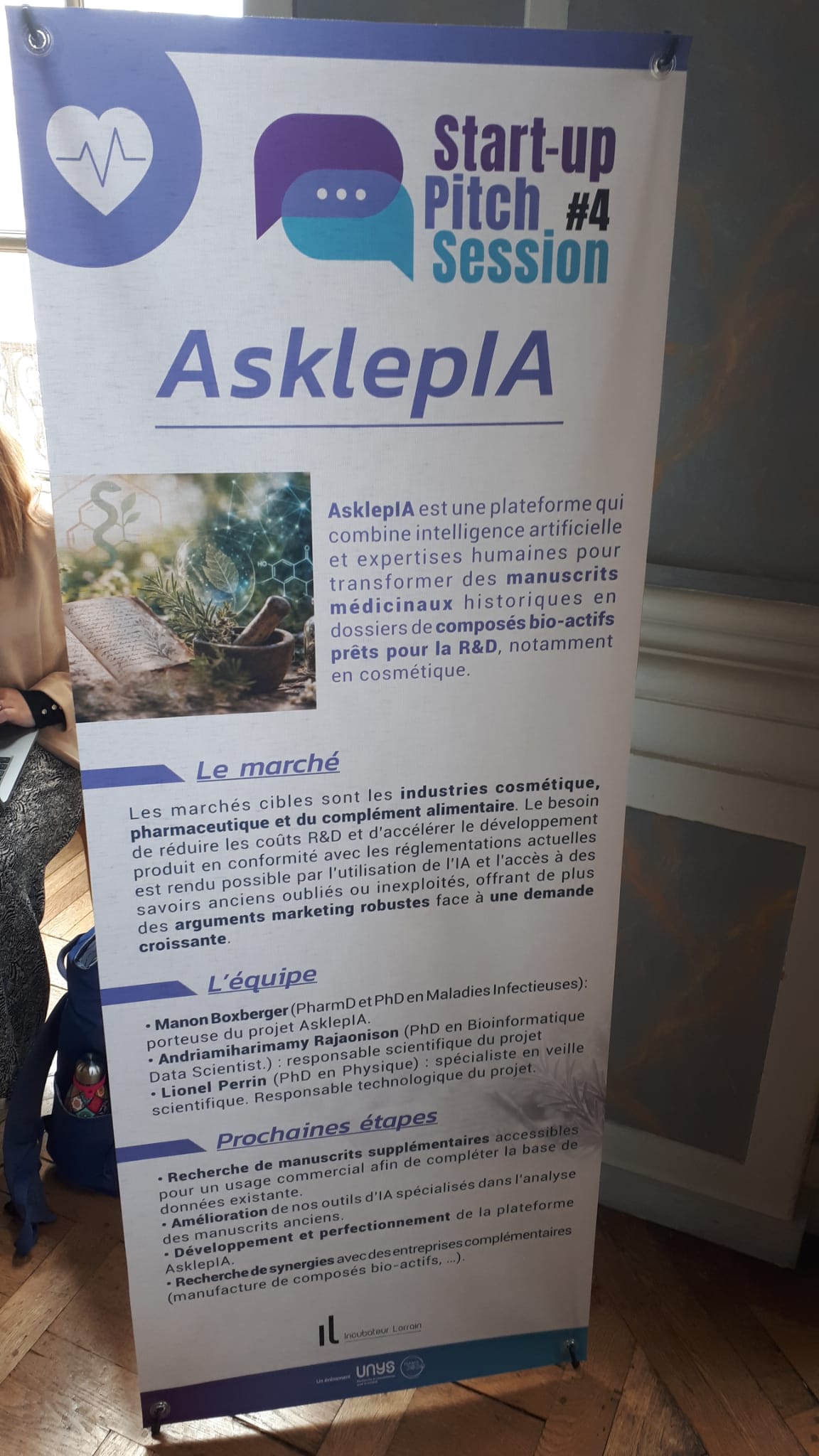 Photo du kakemono AsklepIA à la Startup Pitch Session #4